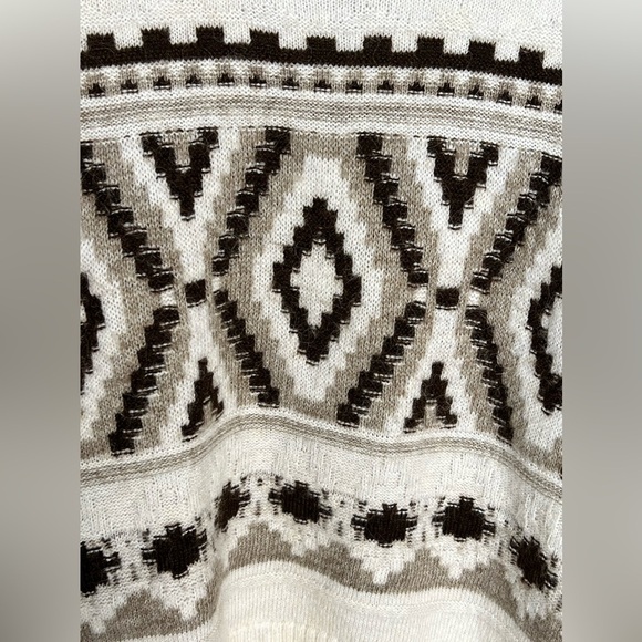 Old Navy Women Sweatshirt Ivory Cream Aztec Fair Isle Knit Pullover Extra Small - Picture 3 of 9
